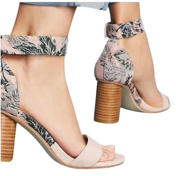JEFFREY CAMPBELL Purdy Petal Pink Suede Floral Tapestry 9 - Picture 1 of 9